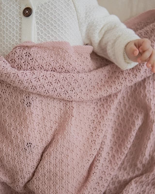 Плед-пелёнка ажурная Loomknits Пудровый
