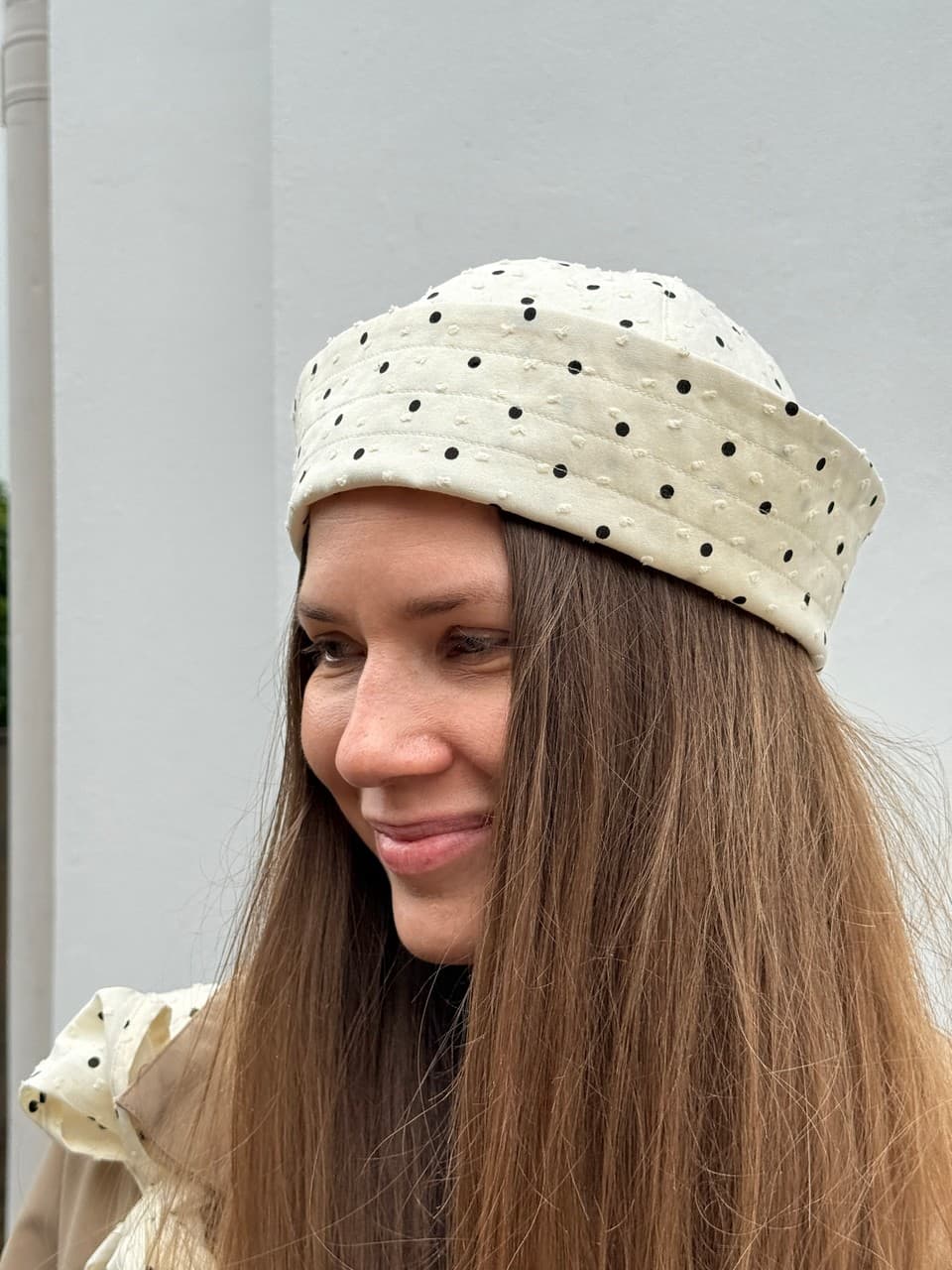 Шапочка моряка, Сливочный в горох
