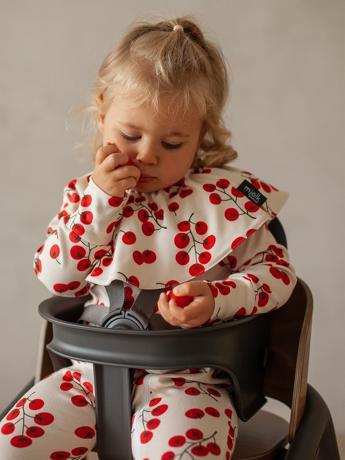 Комбинезон Mjolk Sleep and Play Cherry Tomatoes, на манжетах 4